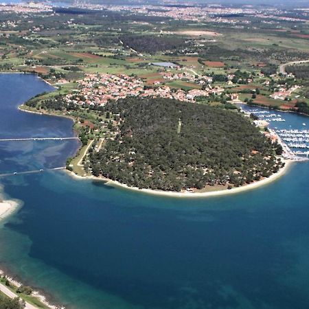 Studio Apartman Luka Pomer Bagian luar foto