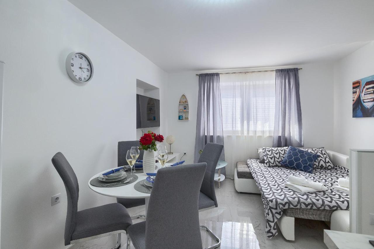 Studio Apartman Luka Pomer Bagian luar foto