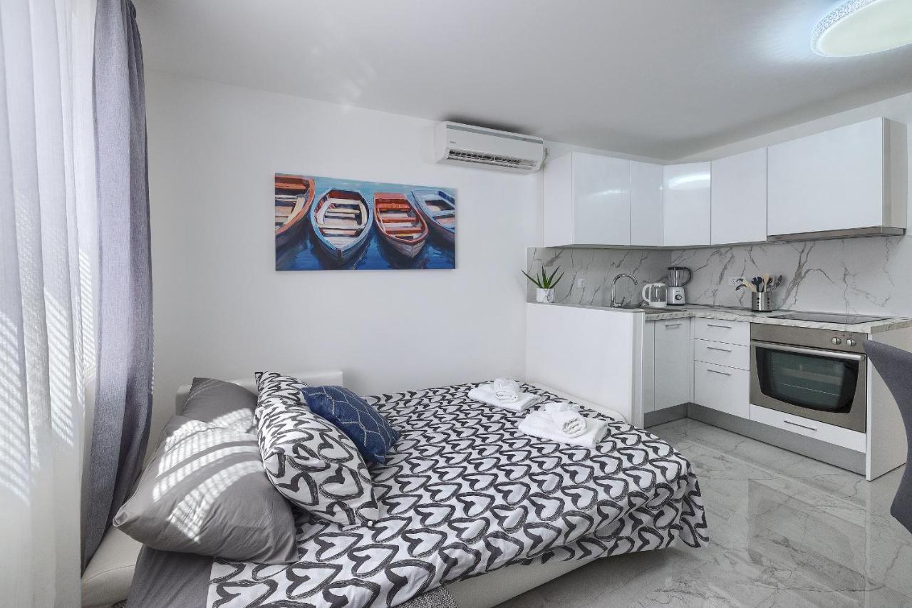 Studio Apartman Luka Pomer Bagian luar foto