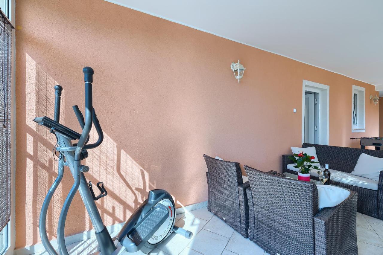 Studio Apartman Luka Pomer Bagian luar foto