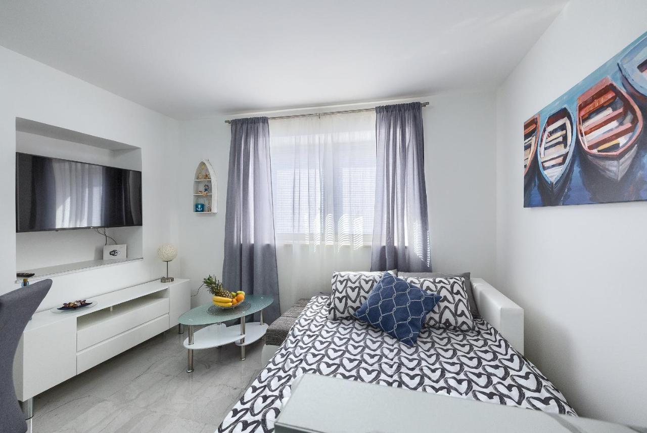 Studio Apartman Luka Pomer Bagian luar foto