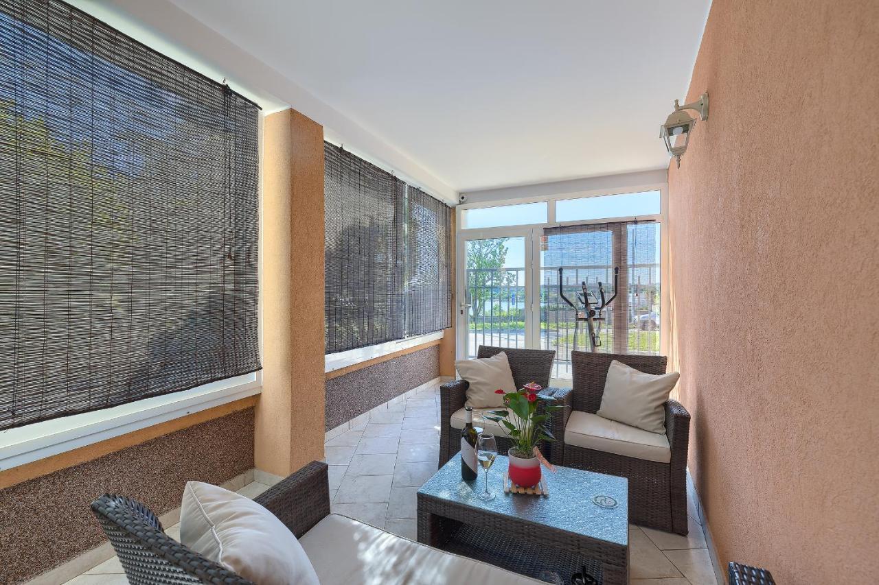 Studio Apartman Luka Pomer Bagian luar foto