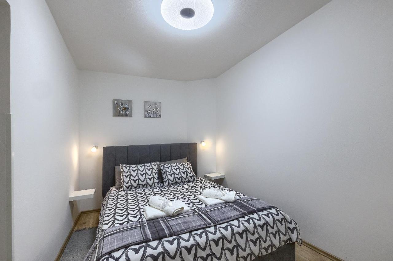 Studio Apartman Luka Pomer Bagian luar foto