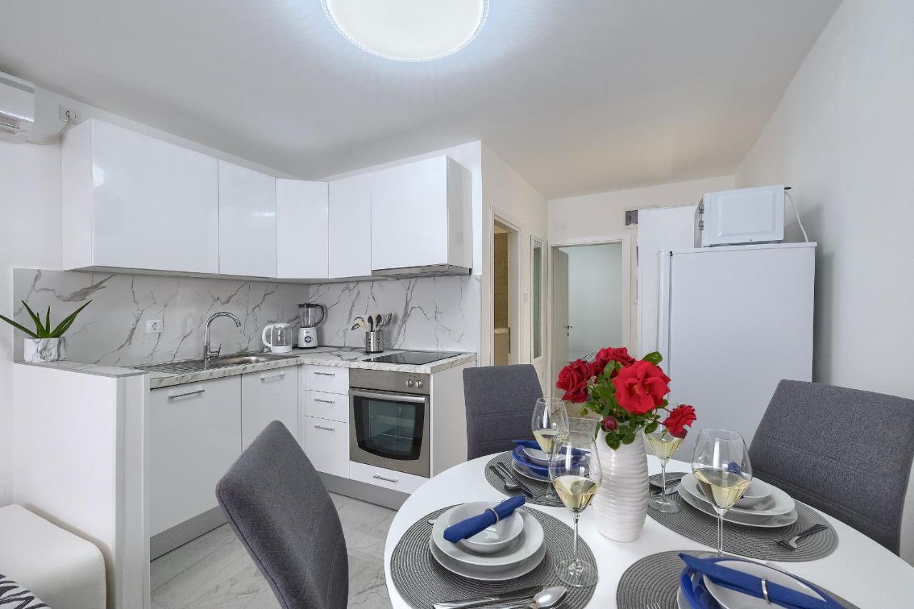 Studio Apartman Luka Pomer Bagian luar foto