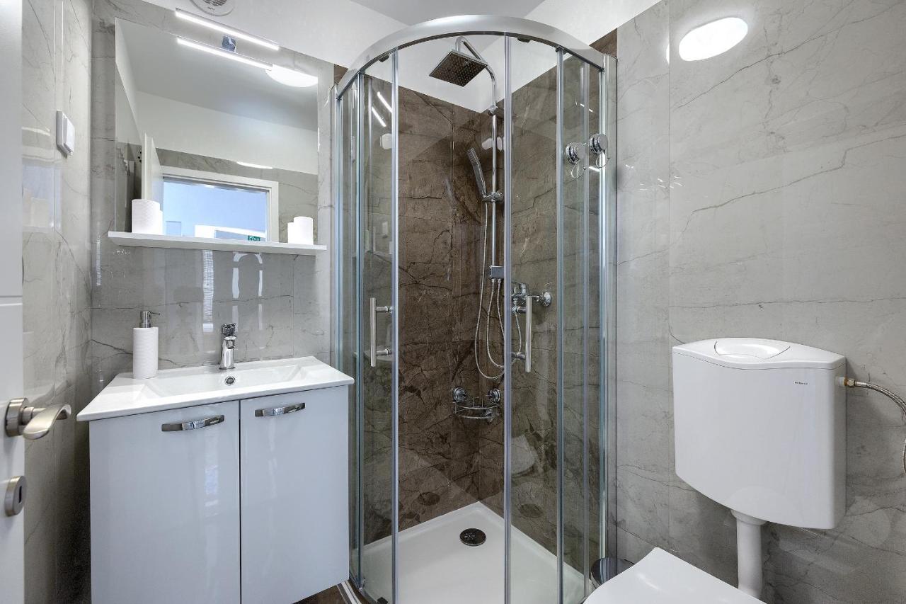 Studio Apartman Luka Pomer Bagian luar foto