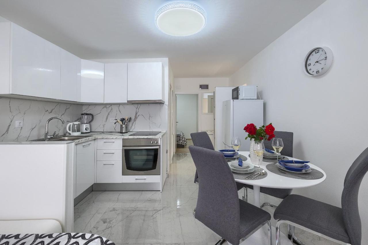 Studio Apartman Luka Pomer Bagian luar foto