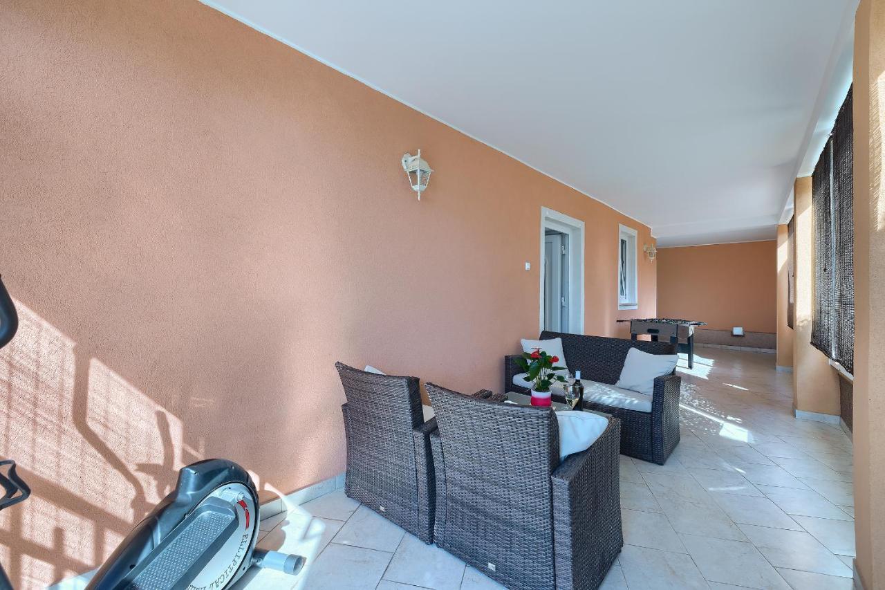 Studio Apartman Luka Pomer Bagian luar foto